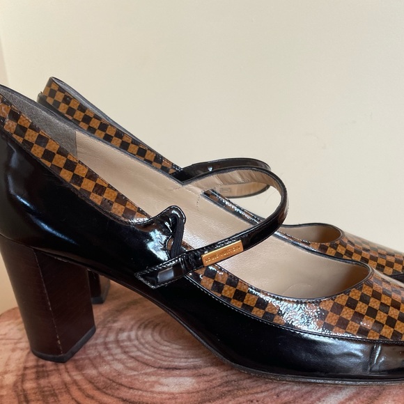 authentic LOUIS VUITTON DAMIER EBENE PATTERN PATENT LEATHER PUMPS - Picture 2 of 7